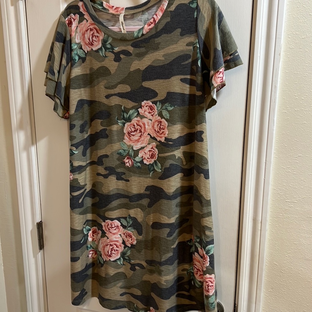 Lily pad. Rose and camo print rufffle sleeve dress.